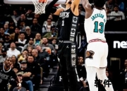 马刺VS灰熊激战实录：关键攻防解析与逆转时刻全记录