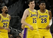 湖人134-127灰熊：三巨头合砍85分创纪录_季后赛卡位战险胜